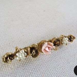 Vintage Brooch Pin Bar Ceramic ROSE SEED Pearls Gold Tone 
Gold and Pink Floral